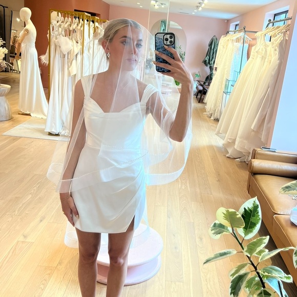 Brand new, never worn, fingertip veil with detailed hem and blusher - Picture 2 of 8